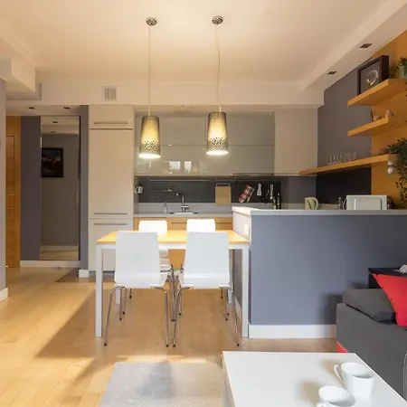 Metro Pole Mokotowskie Cosy By Bookinghost *